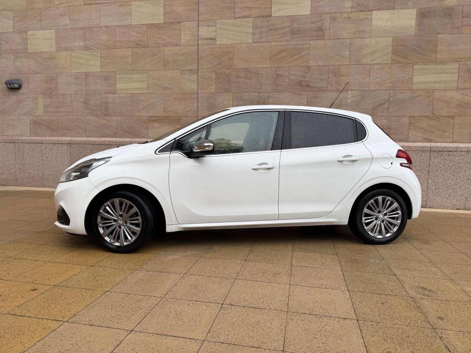 Used Peugeot 208 2015 for sale - 76123049: Photo 19
