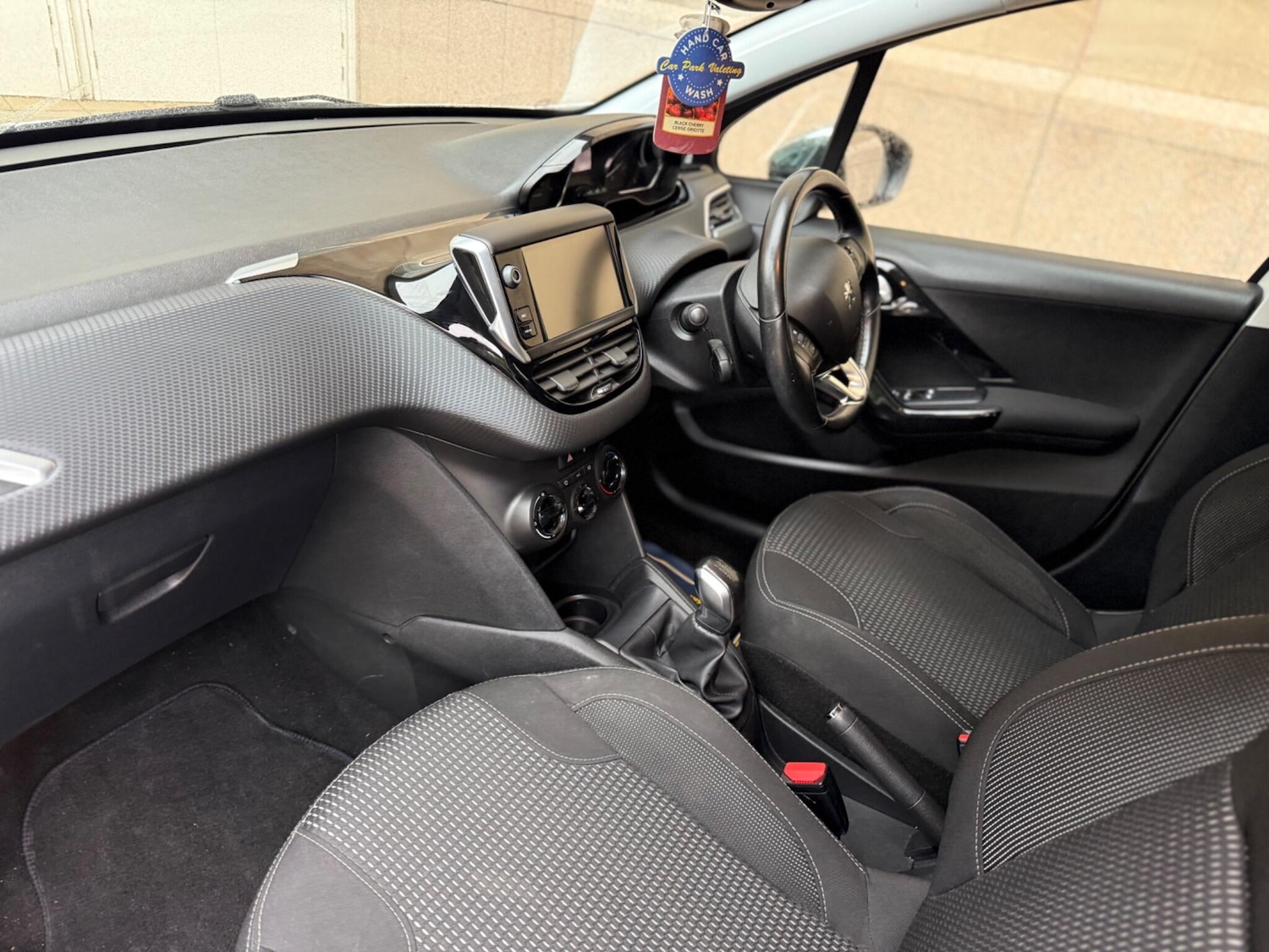 Used Peugeot 208 2015 for sale - 76123049: Photo 21