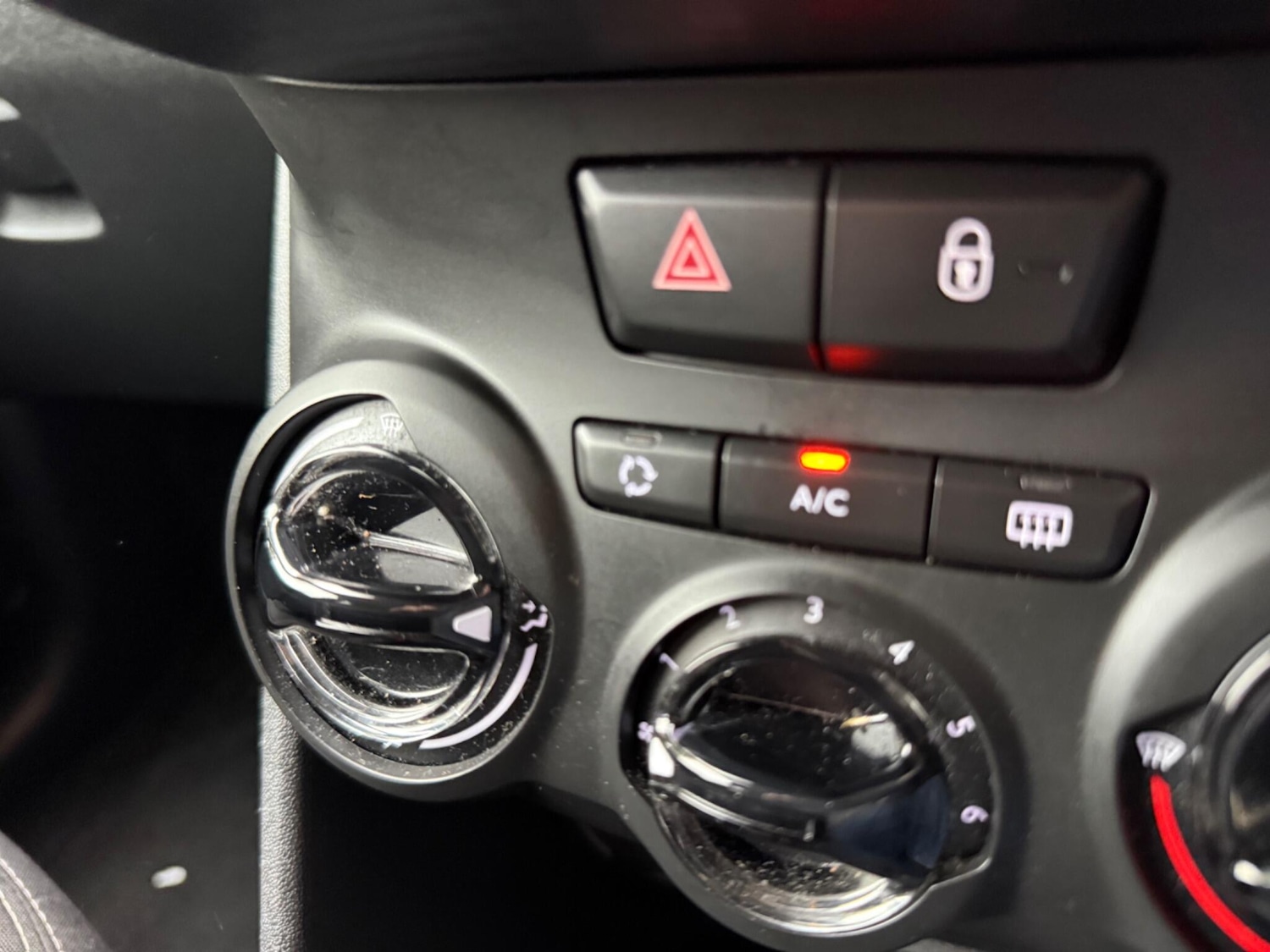 Used Peugeot 208 2015 for sale - 76123049: Photo 34