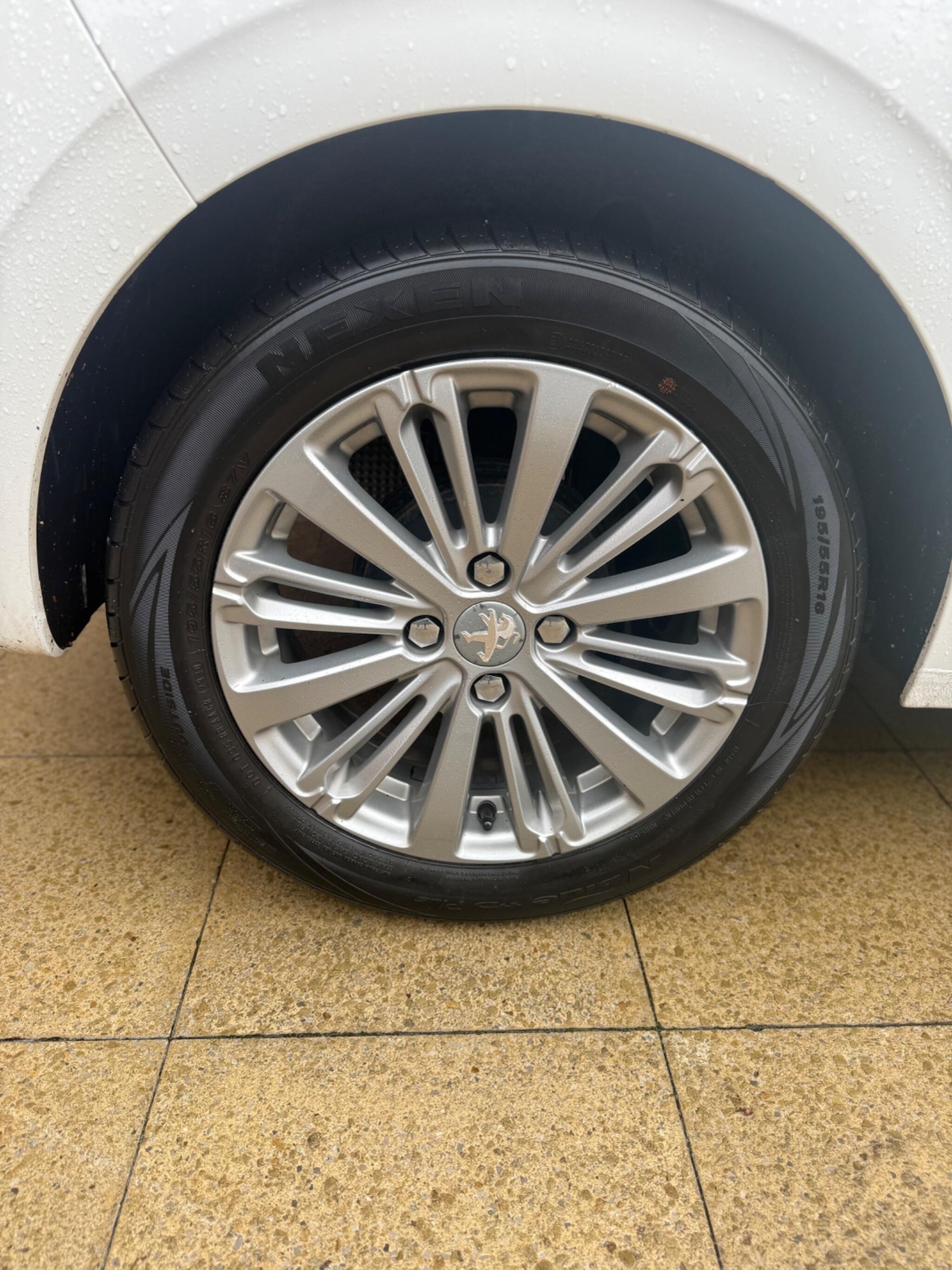 Used Peugeot 208 2015 for sale - 76123049: Photo 4