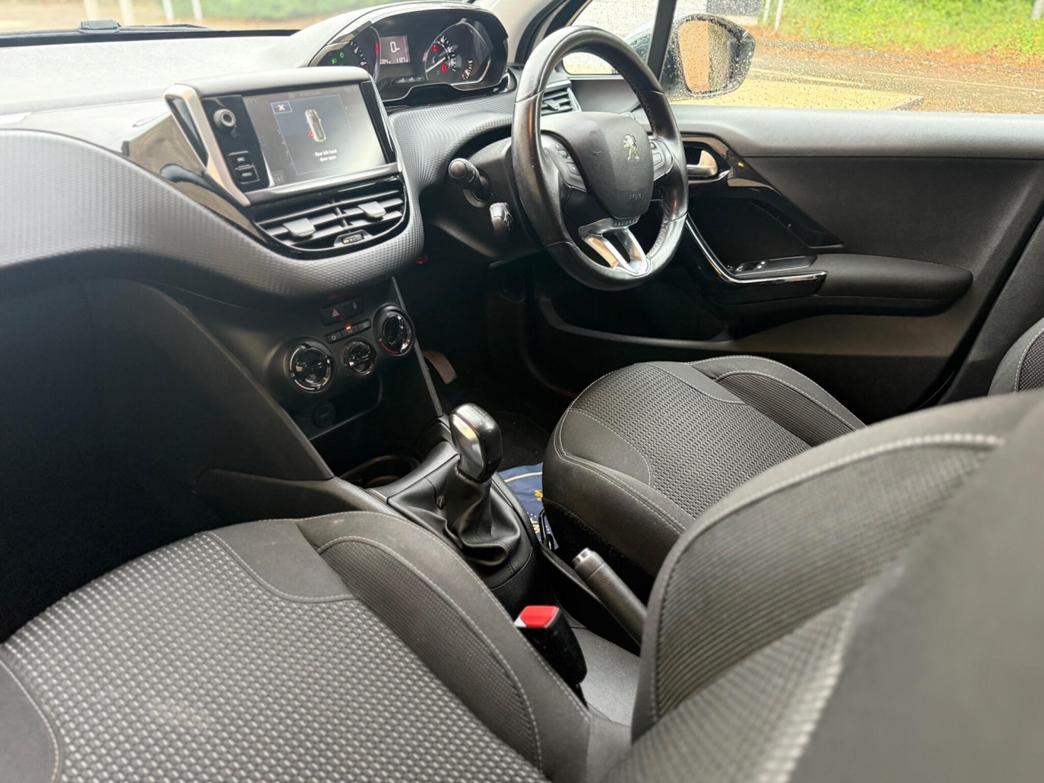 Used Peugeot 208 2015 for sale - 76123049: Photo 8