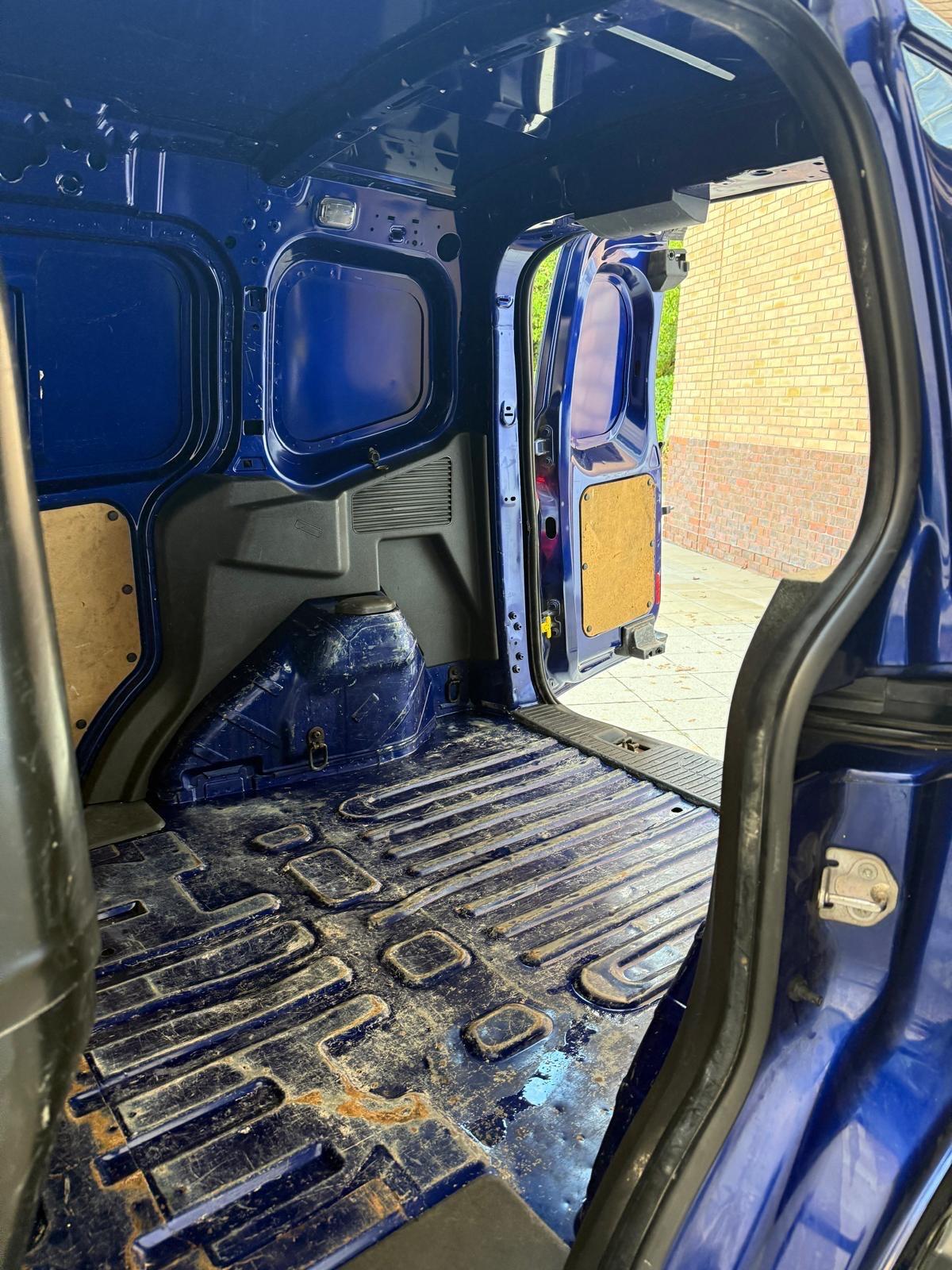 Used Ford Transit Courier 2015 for sale - 76432646: Photo 23