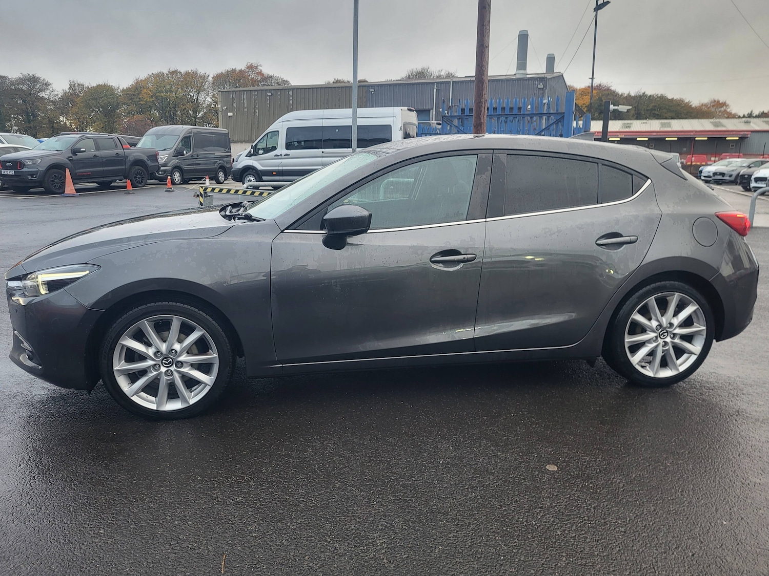 Used Mazda Mazda3 2017 for sale - 76449351: Photo 3