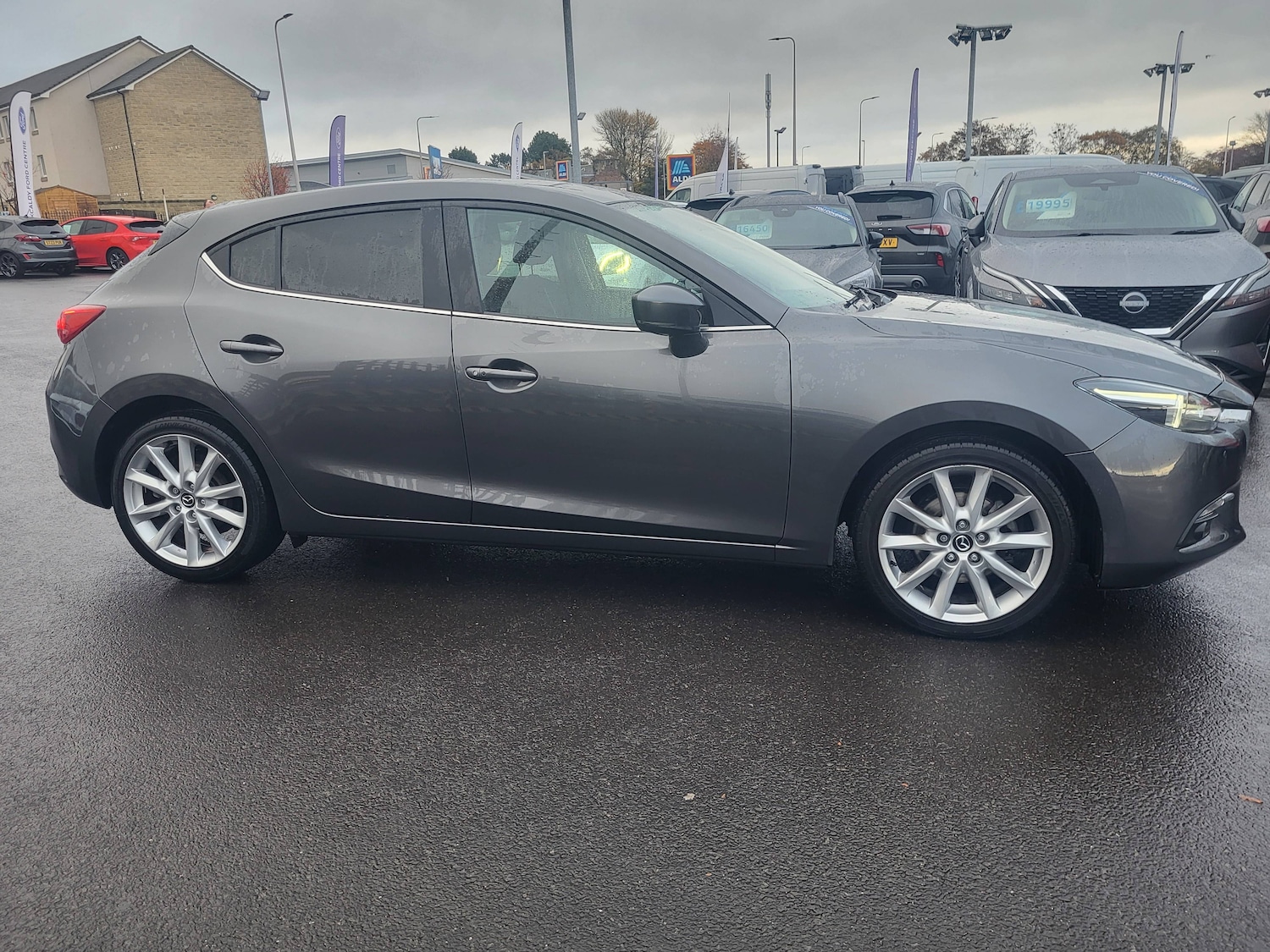 Used Mazda Mazda3 2017 for sale - 76449351: Photo 4