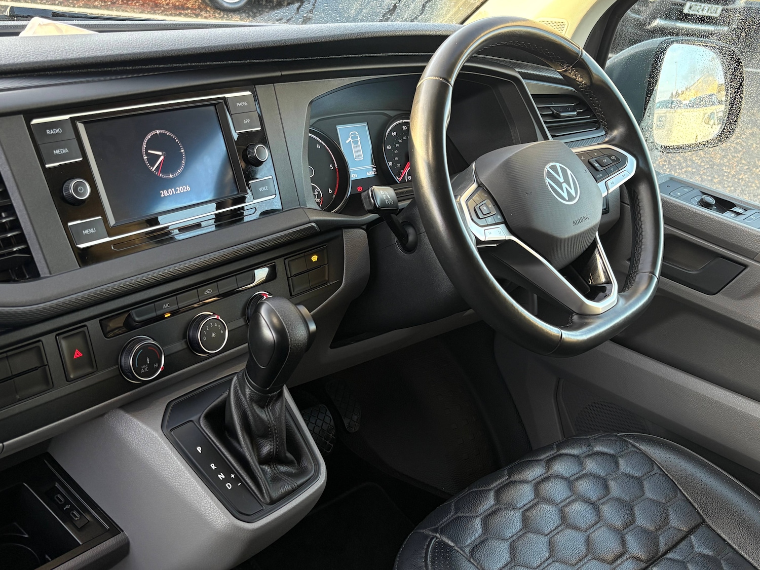 Used Volkswagen Transporter 2023 for sale - 77352201: Photo 4