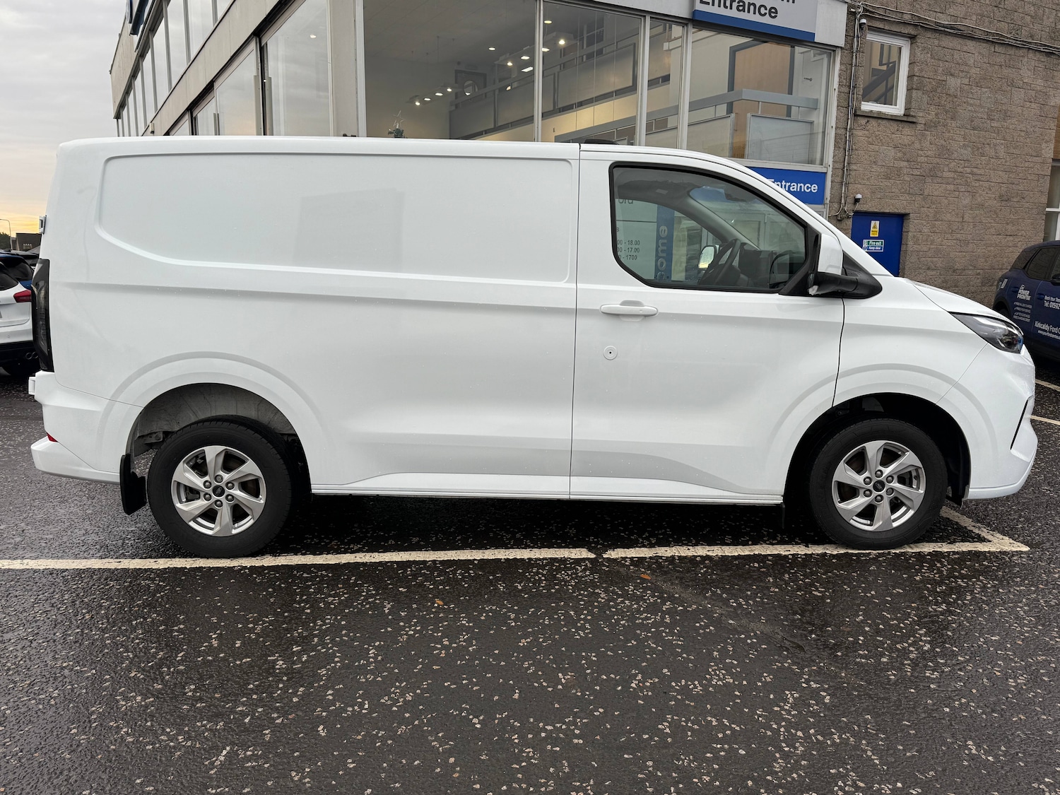 Used Ford Transit Custom 2024 for sale - 76947038: Photo 4