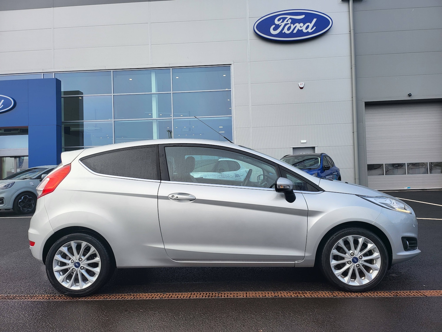 Used Ford Fiesta 2017 for sale - 76588380: Photo 2