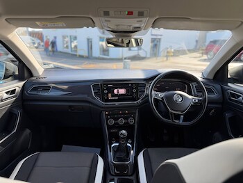 Used Volkswagen T-Roc 2019 for sale - 77716522: Photo