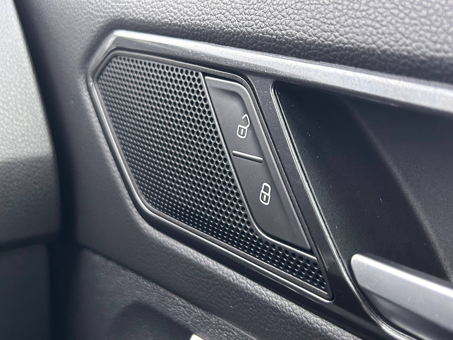 Used Volkswagen Tiguan 2018 for sale - 76302997: Photo 22