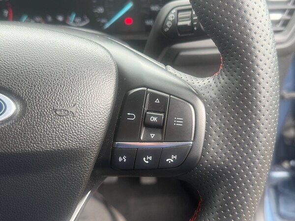 Used Ford Focus 2023 for sale - 76056402: Photo 11