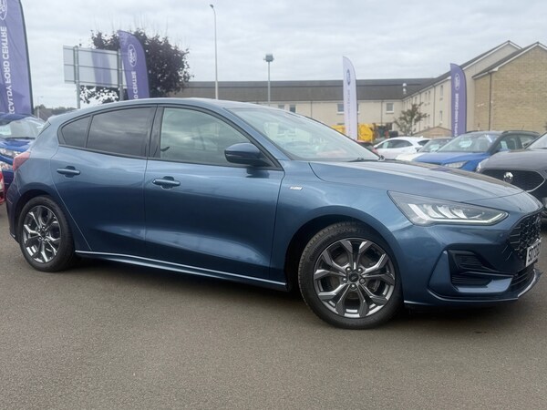 Used Ford Focus 2023 for sale - 76056402: Photo 1
