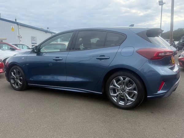 Used Ford Focus 2023 for sale - 76056402: Photo 4