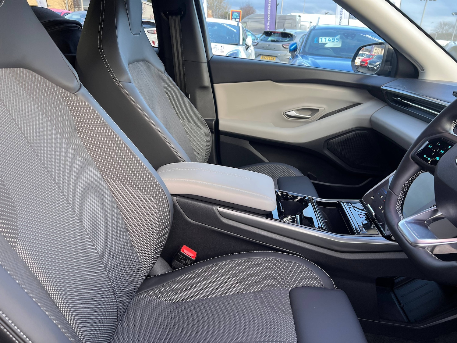 Used Ford Explorer 2025 for sale - 77272543: Photo 22