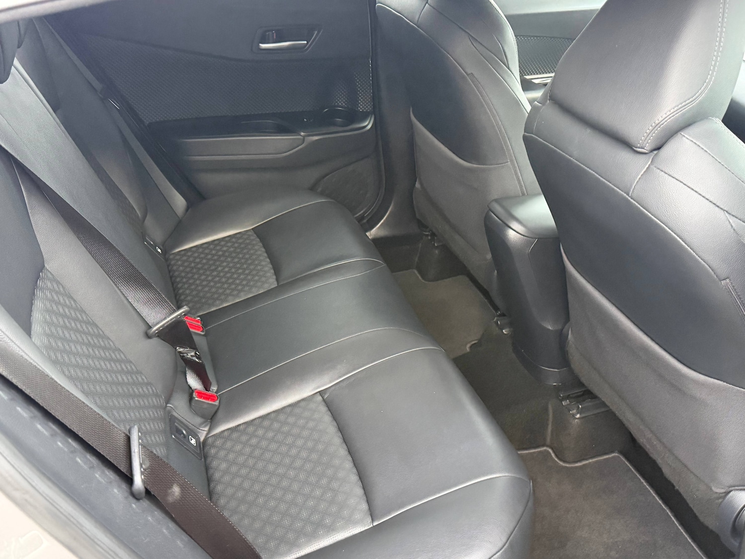 Used Toyota C-HR 2018 for sale - 76739706: Photo 12