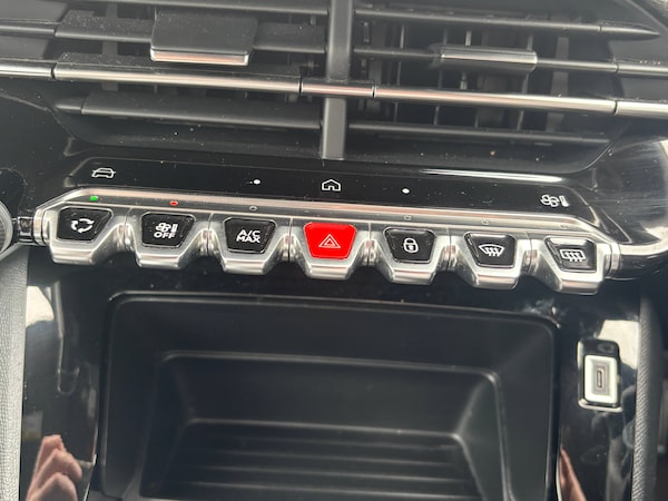Used Peugeot 2008 2023 for sale - 75651536: Photo 12