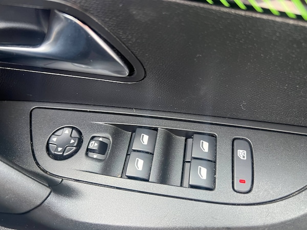 Used Peugeot 2008 2023 for sale - 75651536: Photo 34
