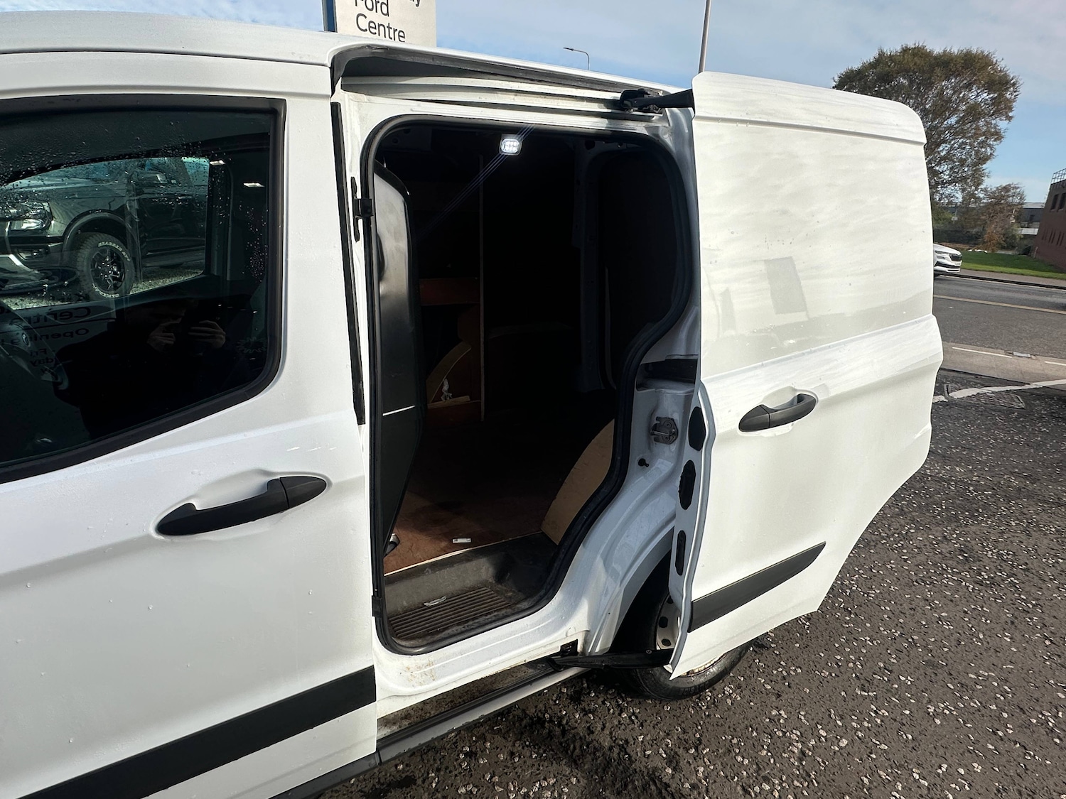 Used Ford Transit Courier 2019 for sale - 76416336: Photo 16