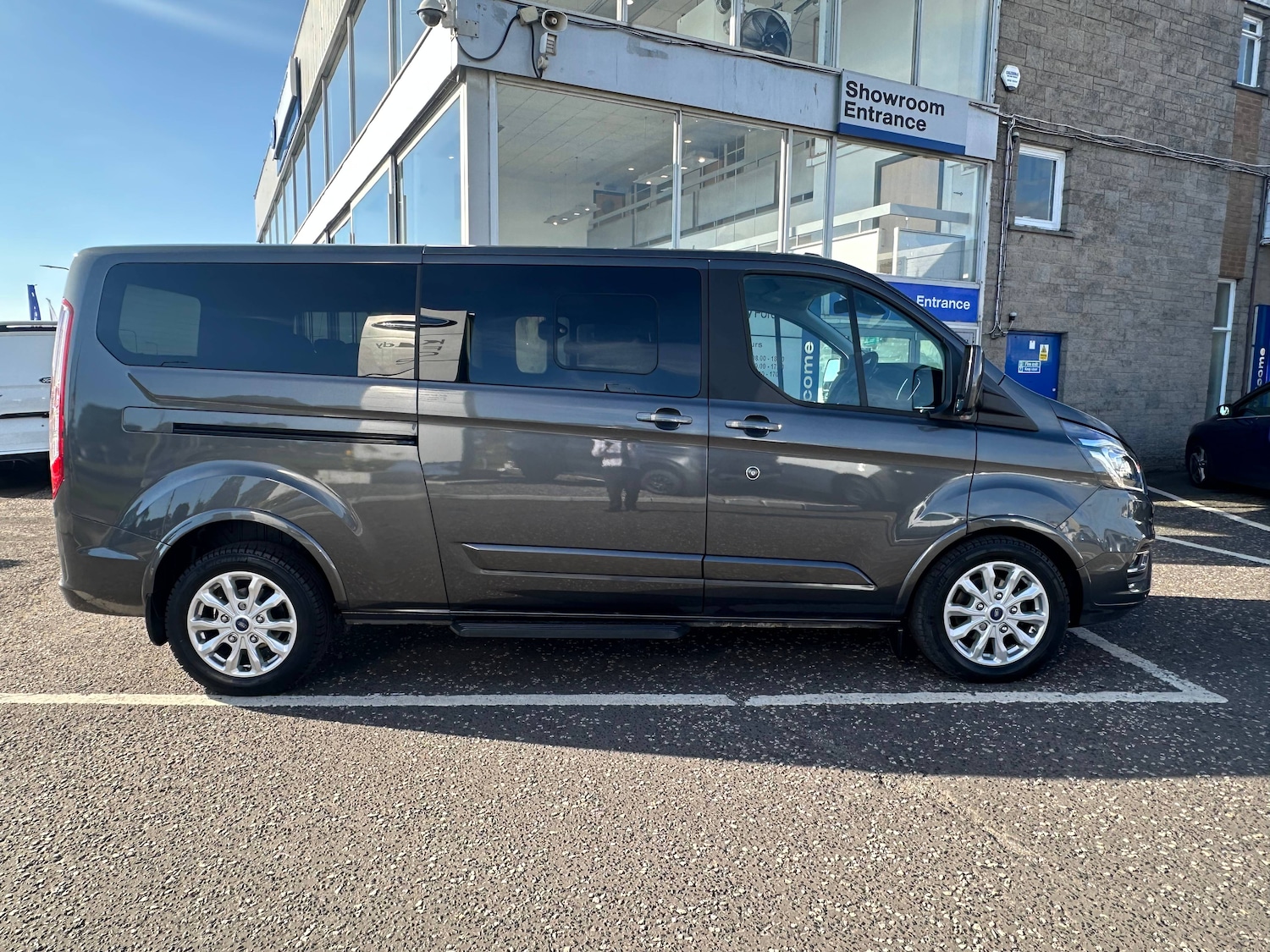 Used Ford Tourneo Custom 2023 for sale - 76065681: Photo 2