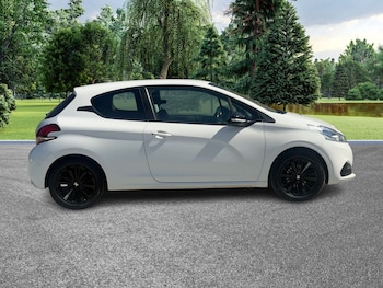 Used Peugeot 208 2017 for sale - 79498820: Photo