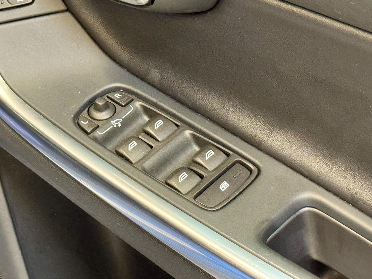 Used Volvo V60 2017 for sale - 75524739: Photo 19