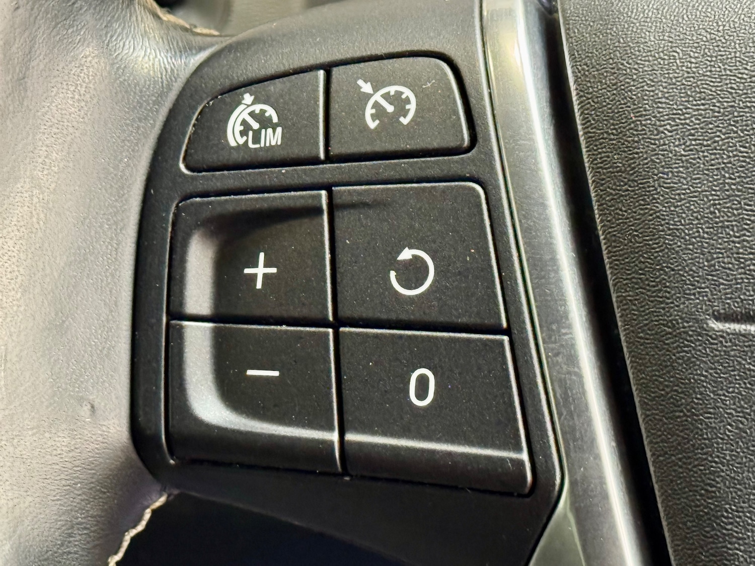 Used Volvo V60 2017 for sale - 75524739: Photo 22