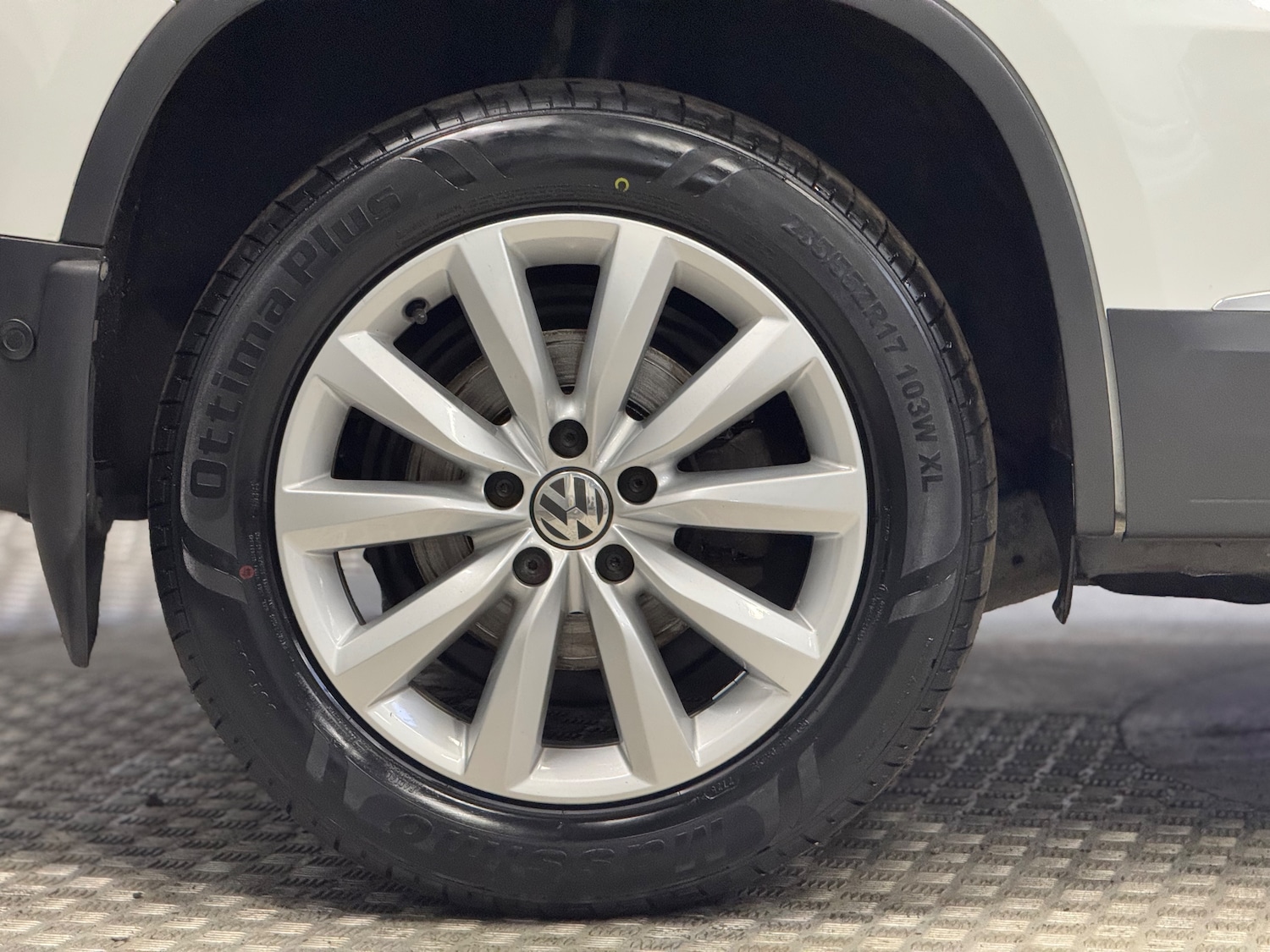 Used Volkswagen Tiguan 2015 for sale - 76946025: Photo 10