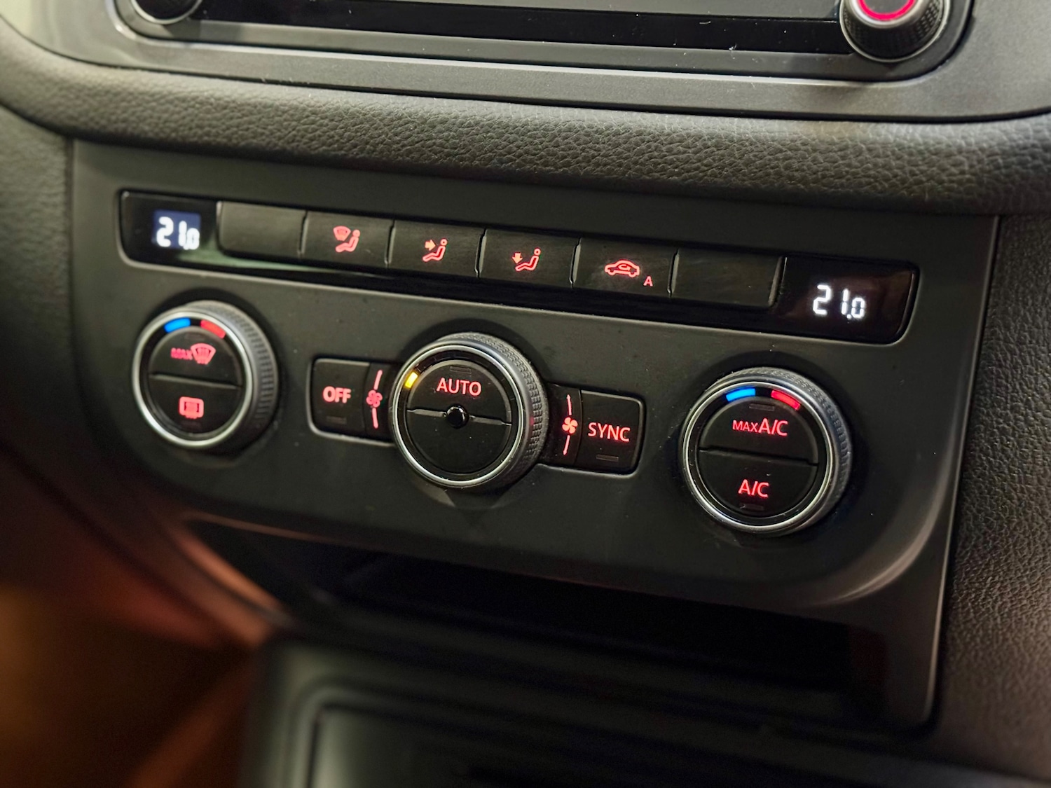 Used Volkswagen Tiguan 2015 for sale - 76946025: Photo 21