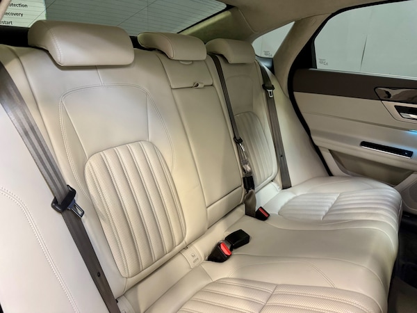 Used Jaguar XF 2018 for sale - 75549978: Photo 17