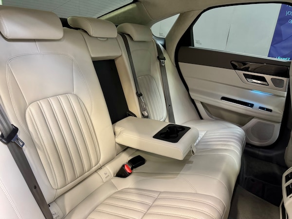 Used Jaguar XF 2018 for sale - 75549978: Photo 18