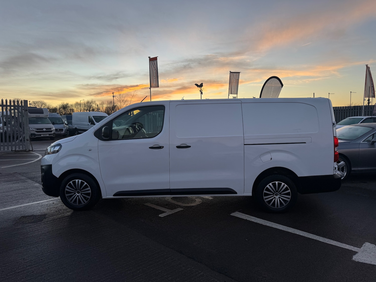 Used Citroen Dispatch 2020 for sale - 76819731: Photo 8