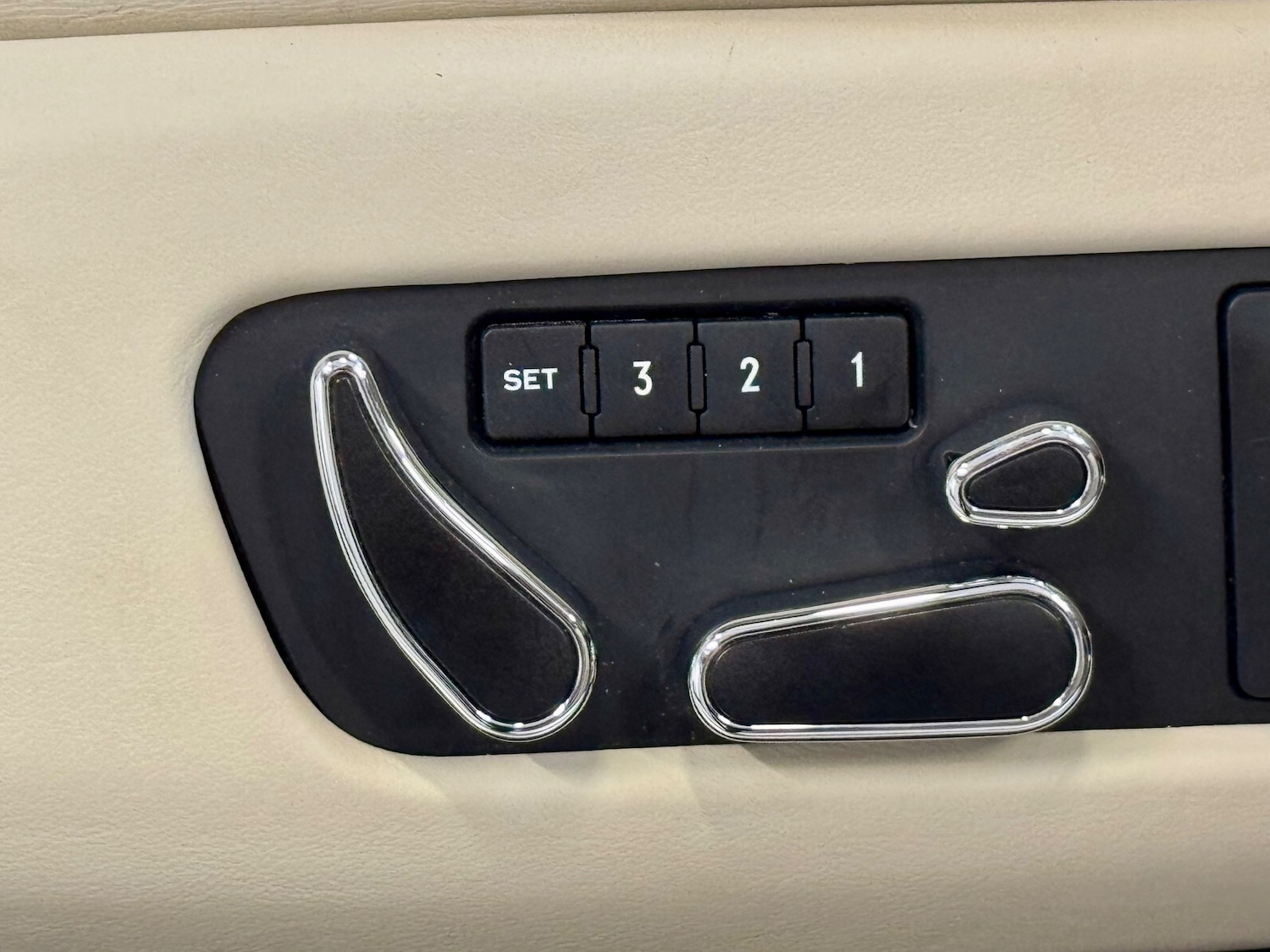 Used Bentley Continental 2011 for sale - 76063742: Photo 31