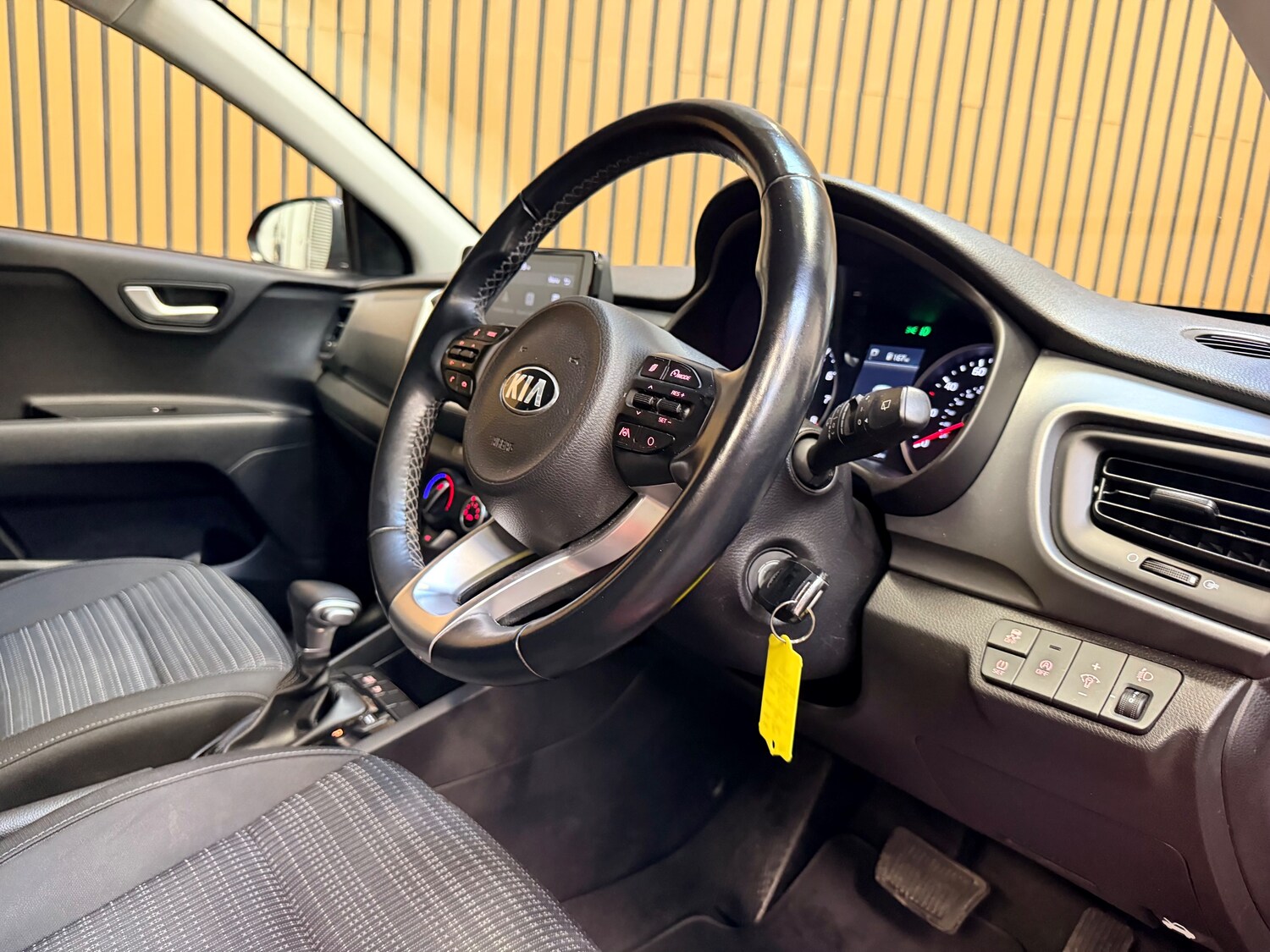 Used Kia Stonic 2020 for sale - 77408847: Photo 11