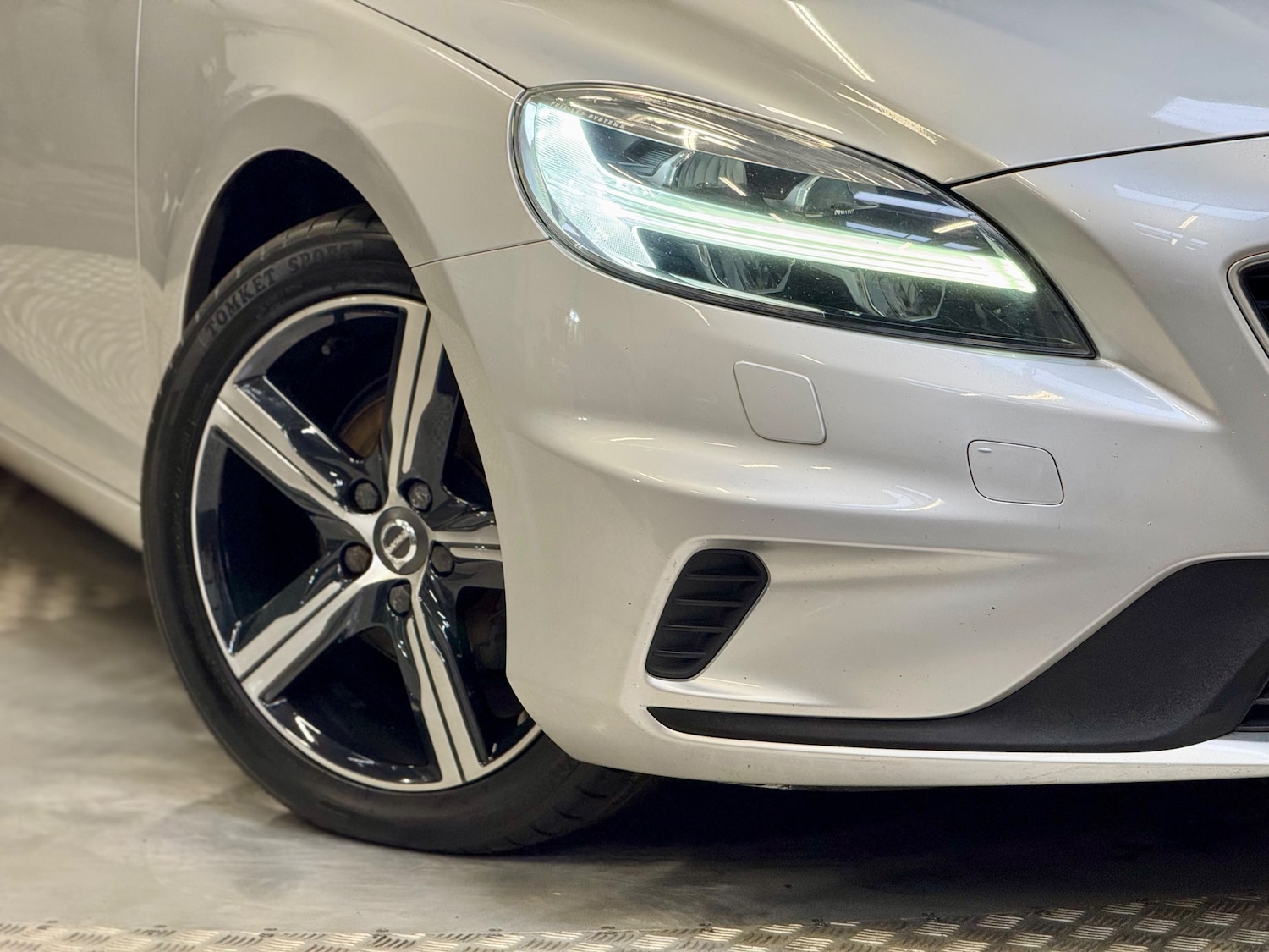 Used Volvo V40 2016 for sale - 76346867: Photo 10