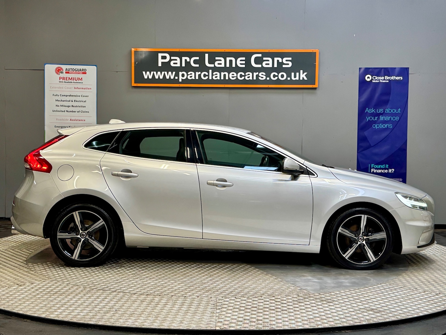 Used Volvo V40 2016 for sale - 76346867: Photo 2