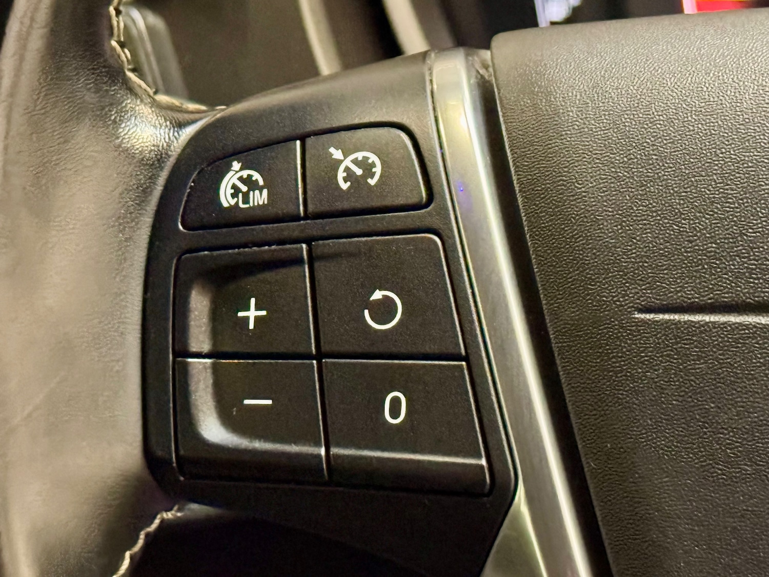 Used Volvo V40 2016 for sale - 76346867: Photo 21