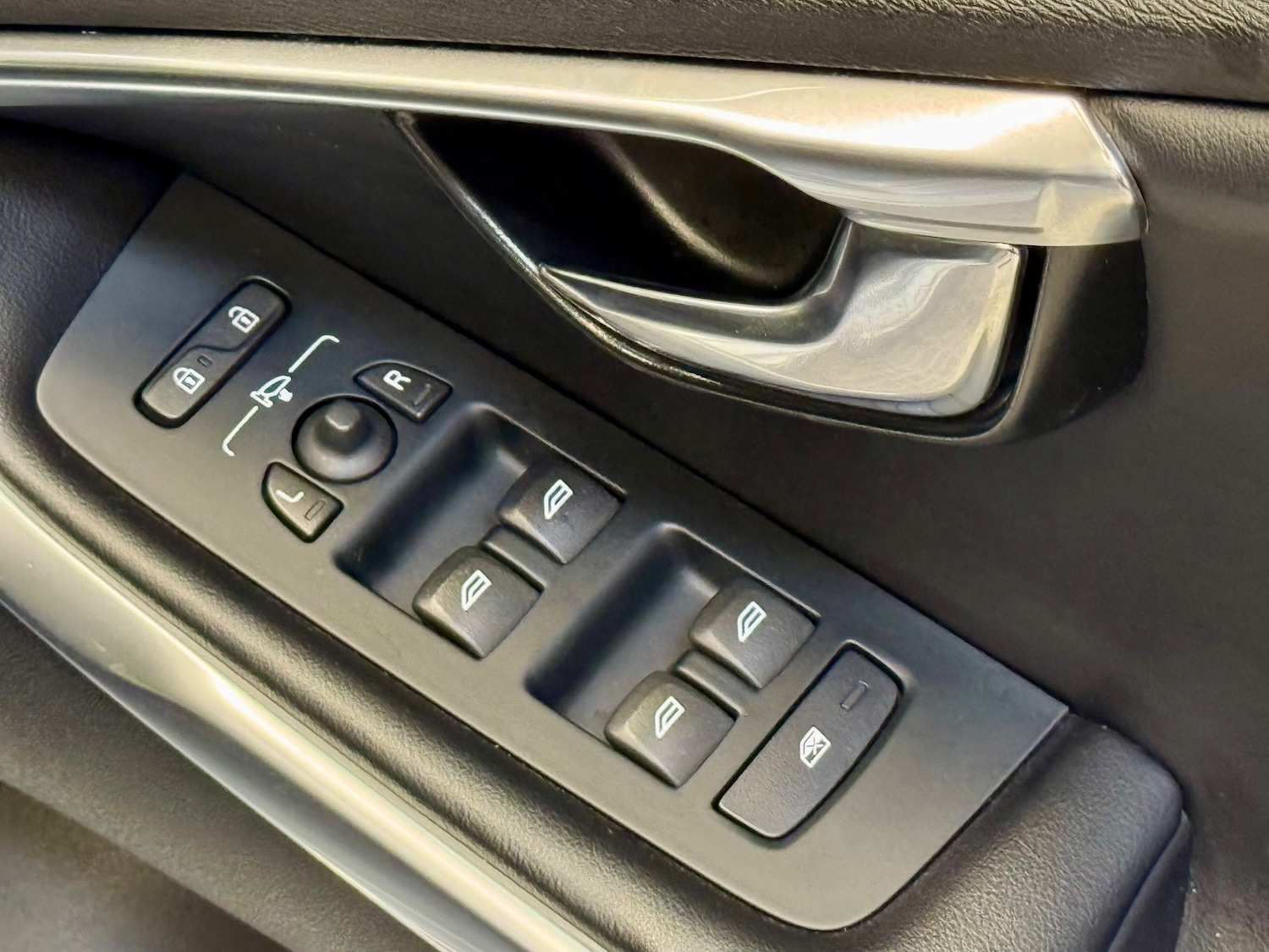 Used Volvo V40 2016 for sale - 76346867: Photo 22