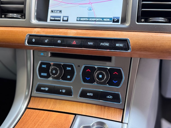 Used Jaguar XF 2012 for sale - 74816079: Photo 24