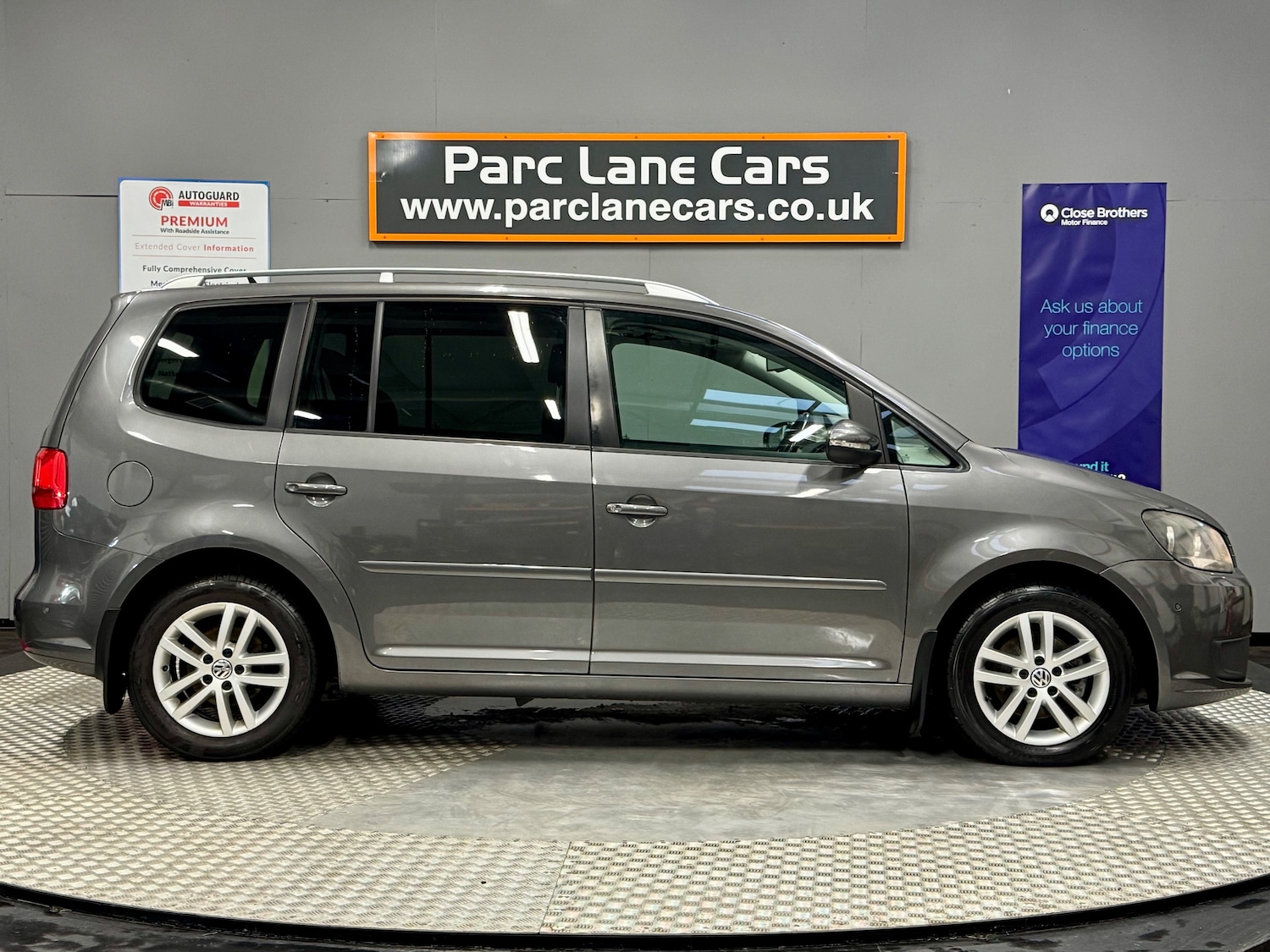 Used Volkswagen Touran 2012 for sale - 76863064: Photo 2