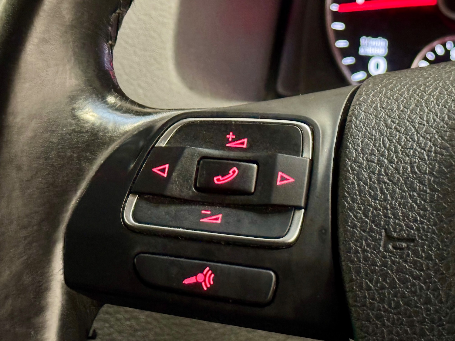 Used Volkswagen Touran 2012 for sale - 76863064: Photo 24