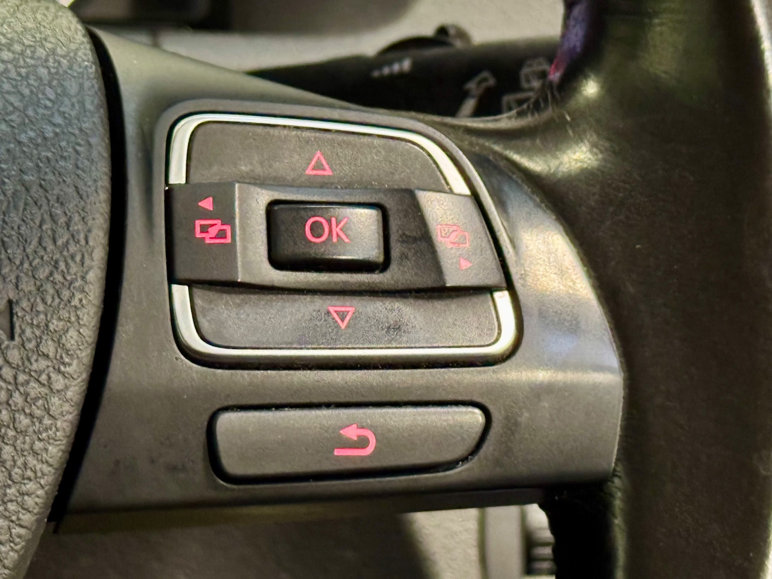 Used Volkswagen Touran 2012 for sale - 76863064: Photo 25