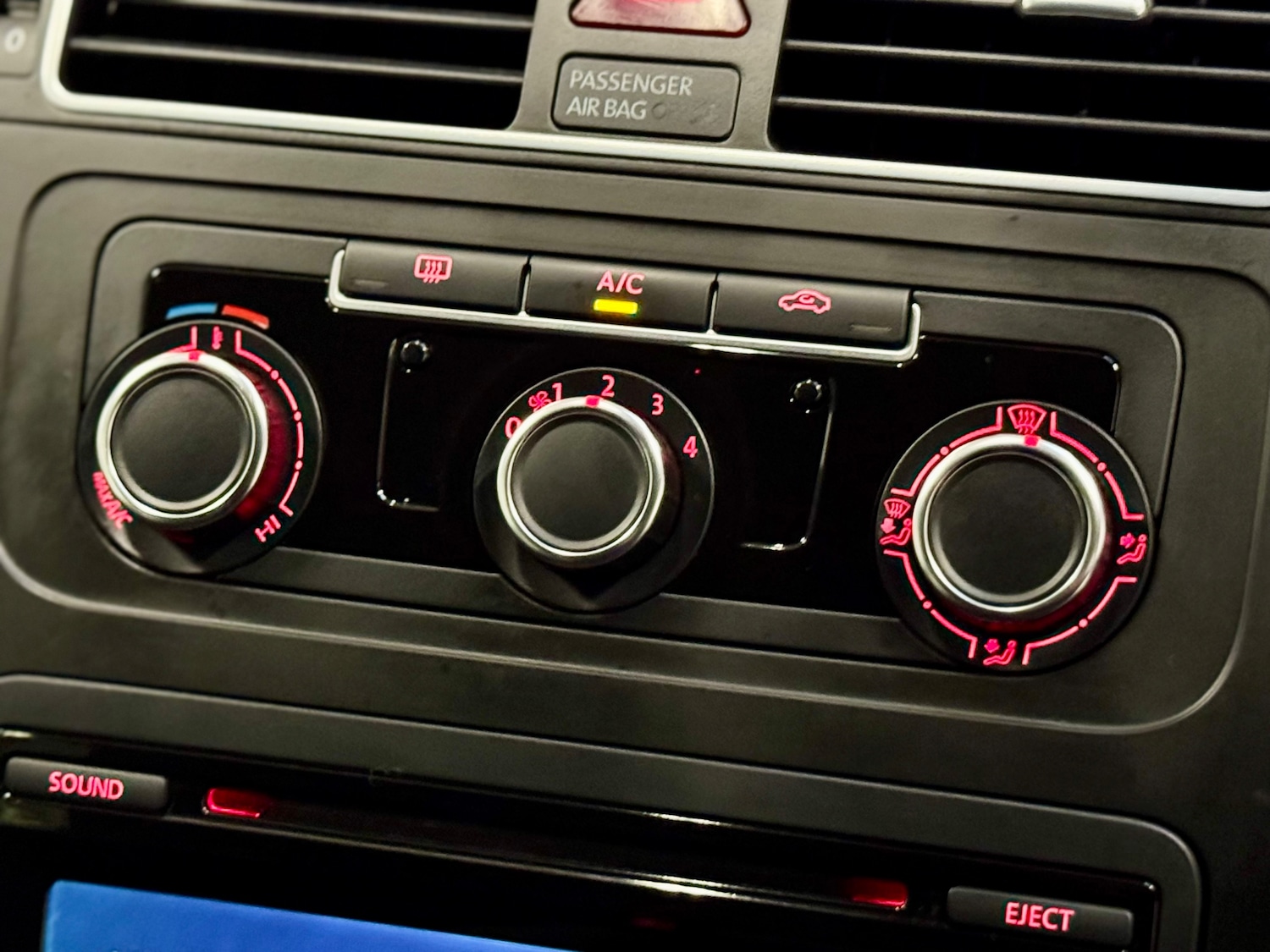 Used Volkswagen Touran 2012 for sale - 76863064: Photo 27