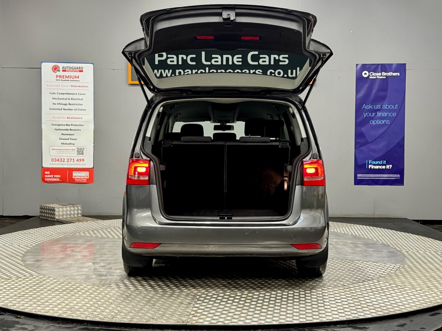 Used Volkswagen Touran 2012 for sale - 76863064: Photo 5