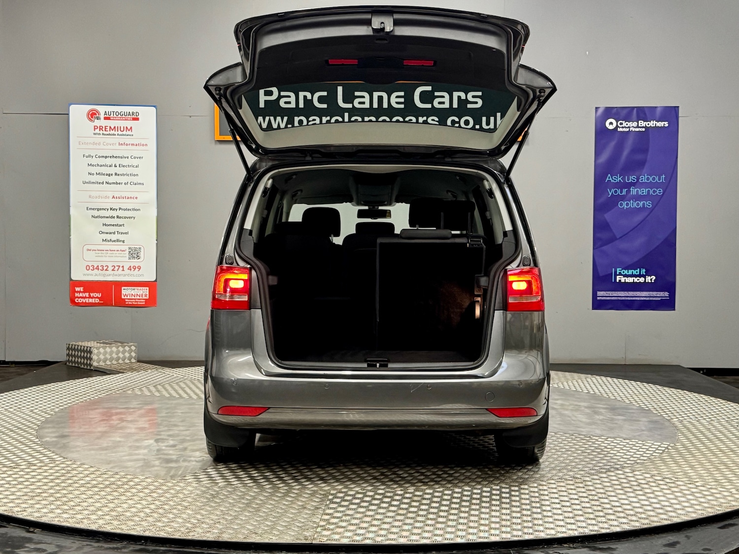 Used Volkswagen Touran 2012 for sale - 76863064: Photo 6