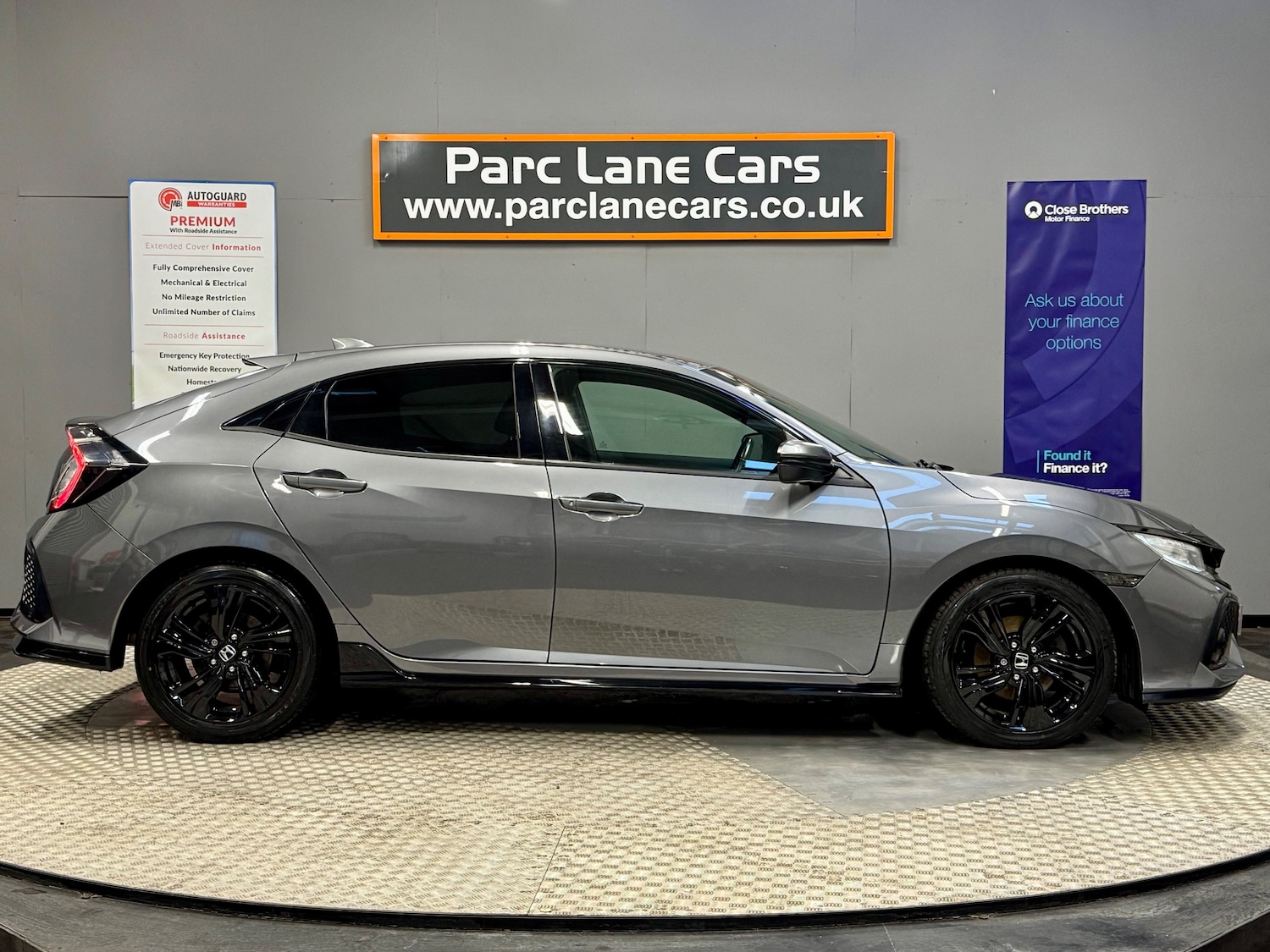 Used Honda Civic 2018 for sale - 76518071: Photo 2