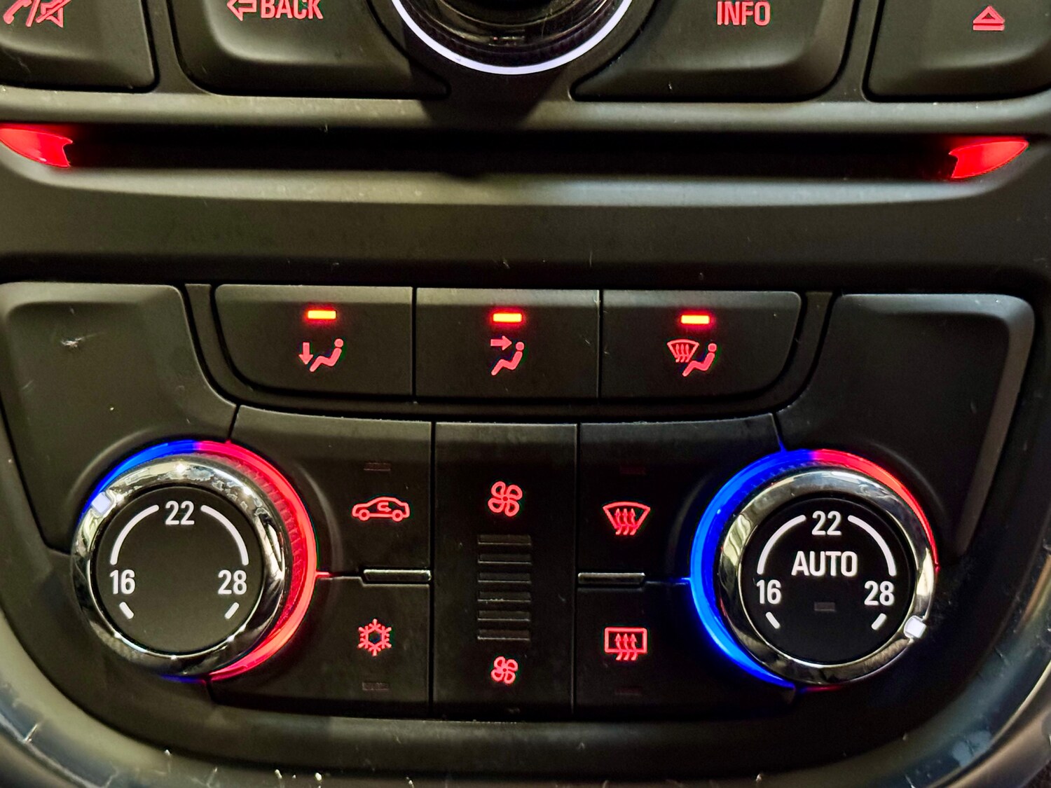 Used Vauxhall Mokka 2014 for sale - 76767475: Photo 24