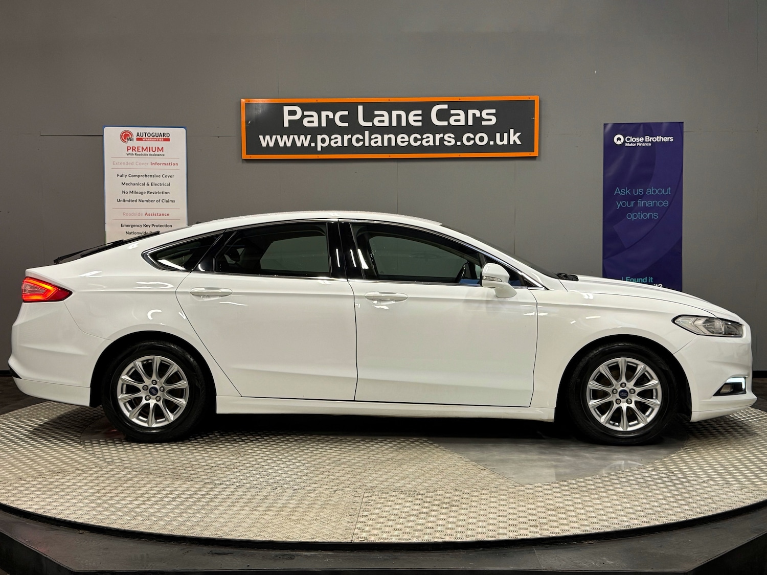 Used Ford Mondeo 2017 for sale - 76346882: Photo 2