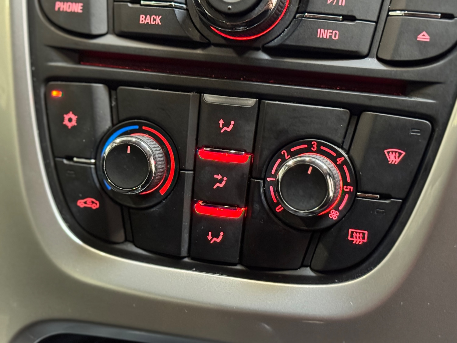 Used Vauxhall Astra 2015 for sale - 75700740: Photo 18