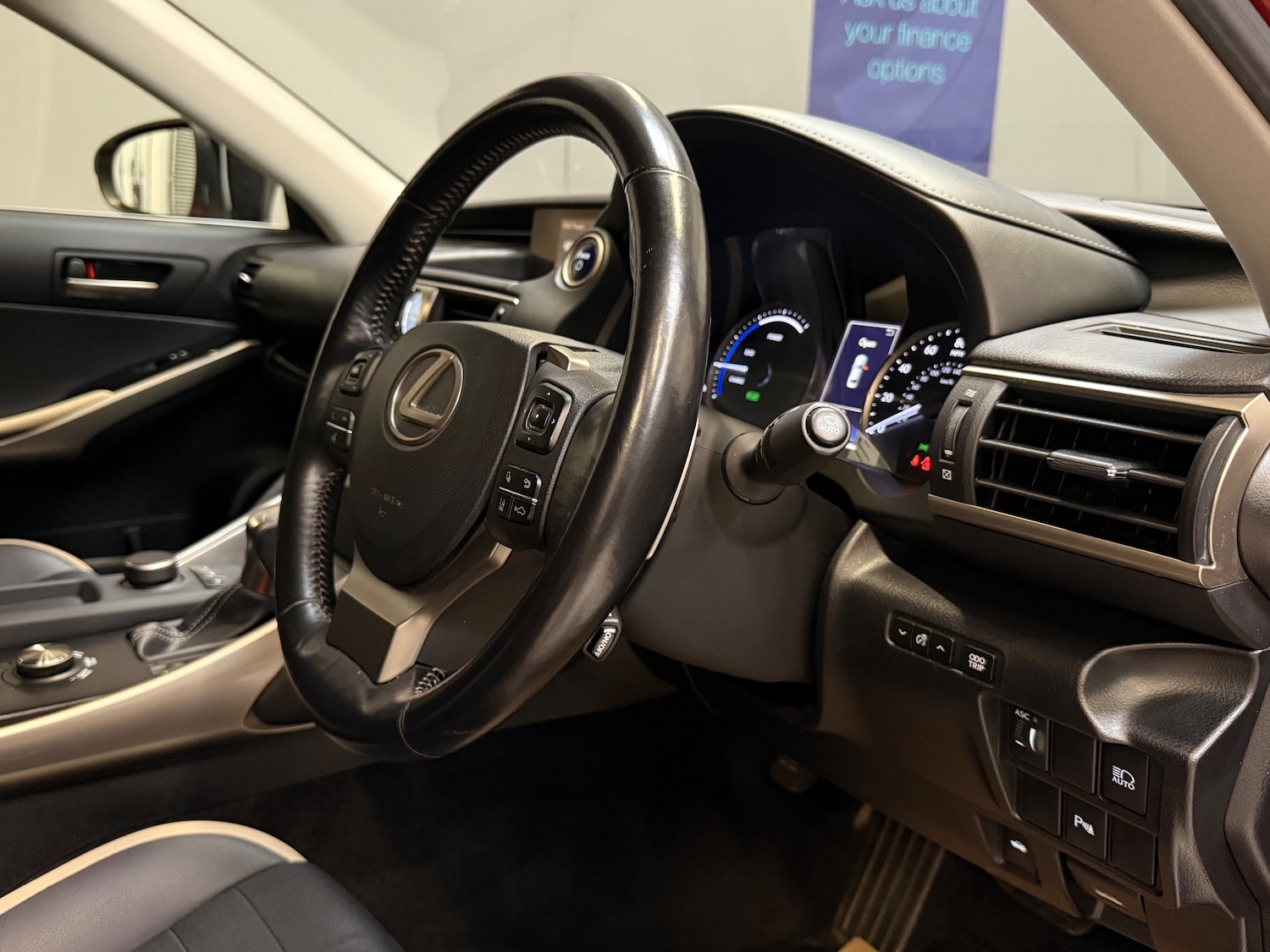 Used Lexus IS 2018 for sale - 76198163: Photo 11