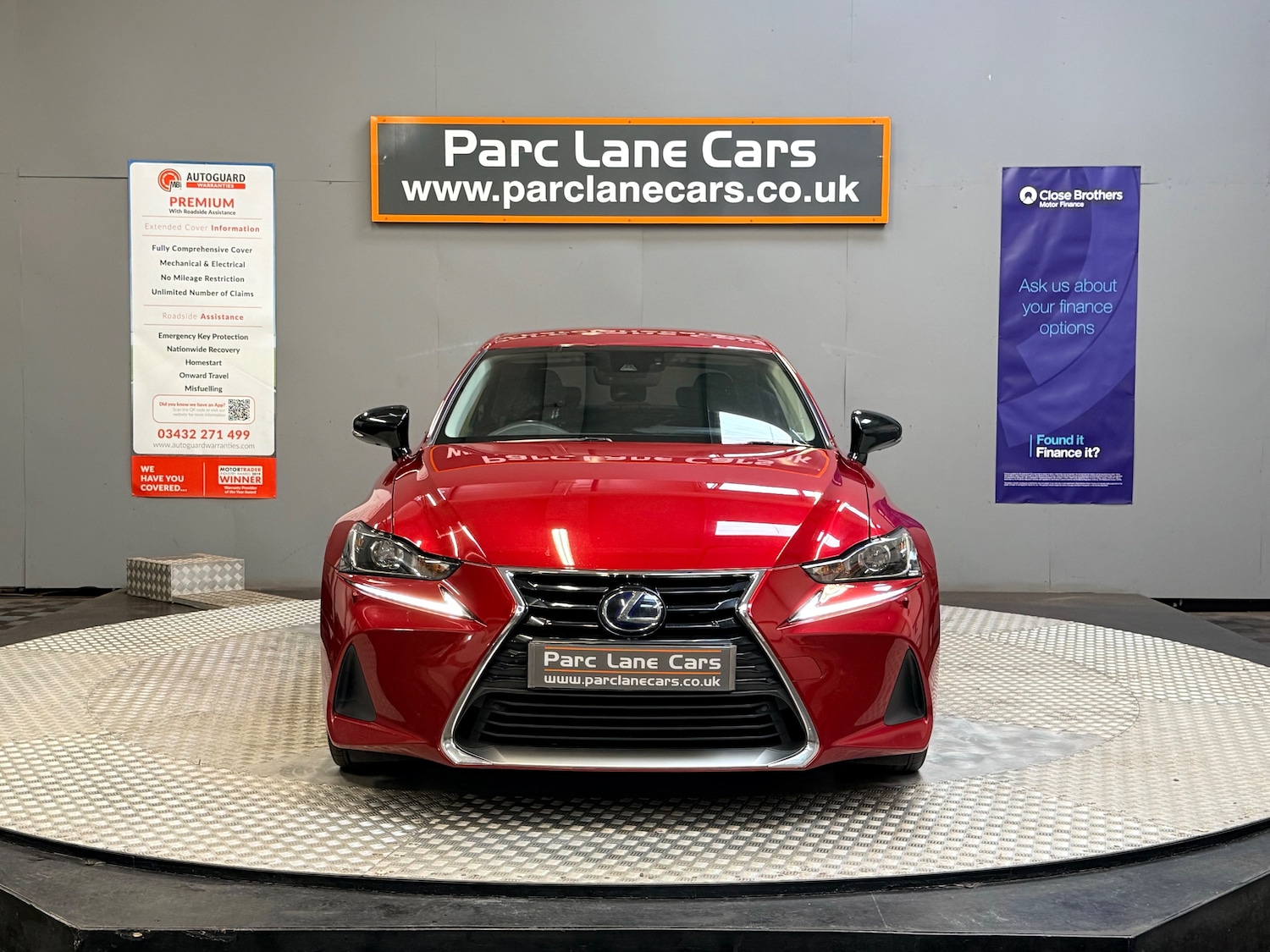 Used Lexus IS 2018 for sale - 76198163: Photo 2