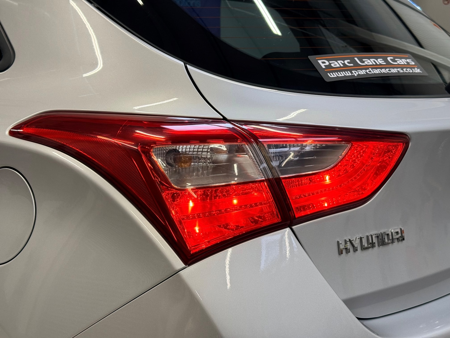 Used Hyundai i30 2015 for sale - 76102047: Photo 24